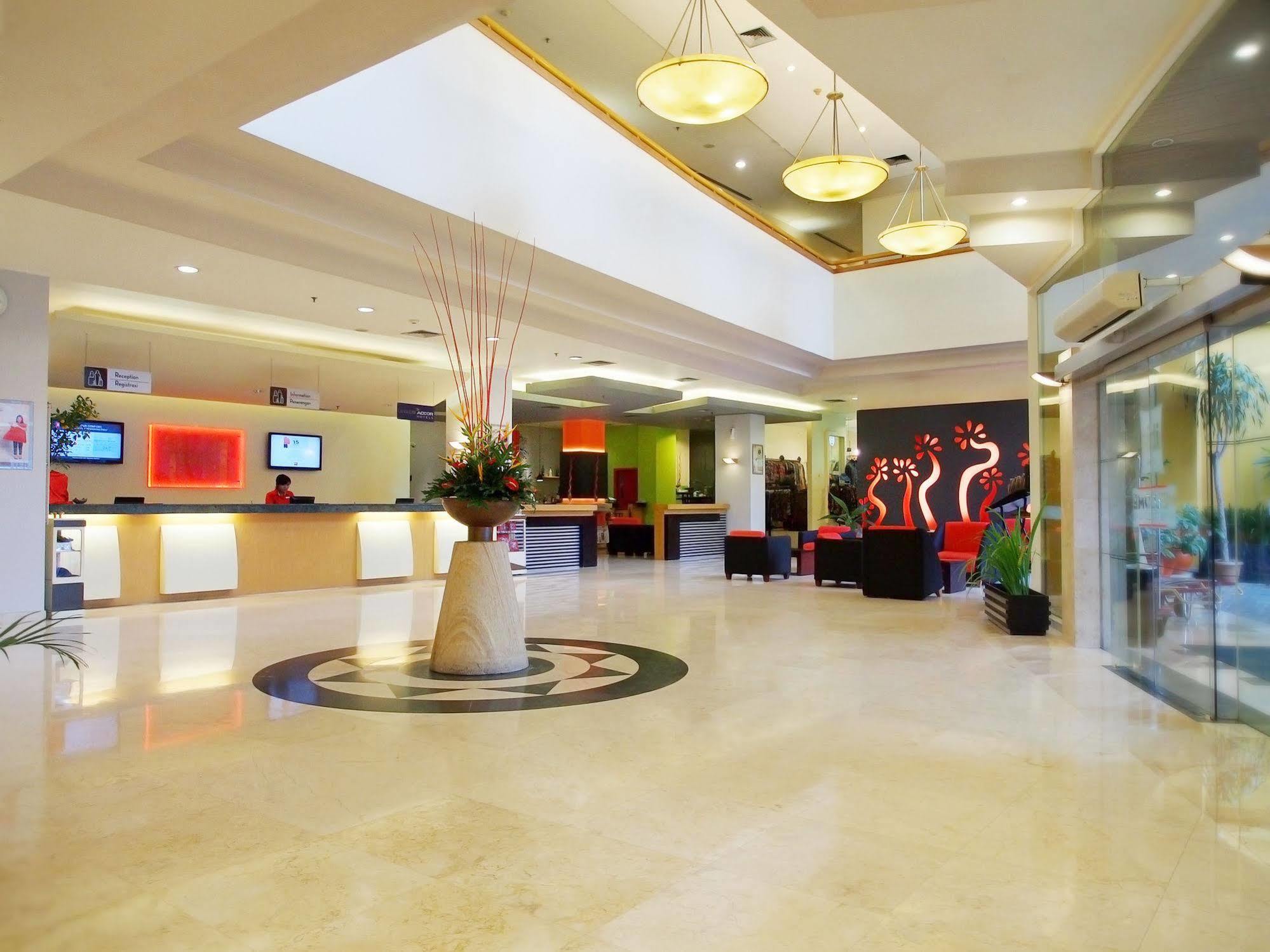 Ibis Malioboro Hotel Yogyakarta Ngoại thất bức ảnh