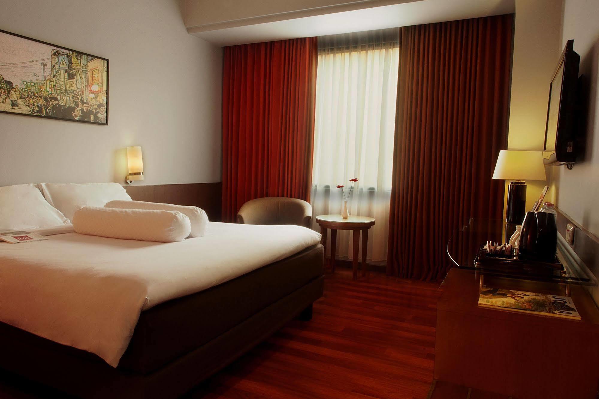 Ibis Malioboro Hotel Yogyakarta Ngoại thất bức ảnh